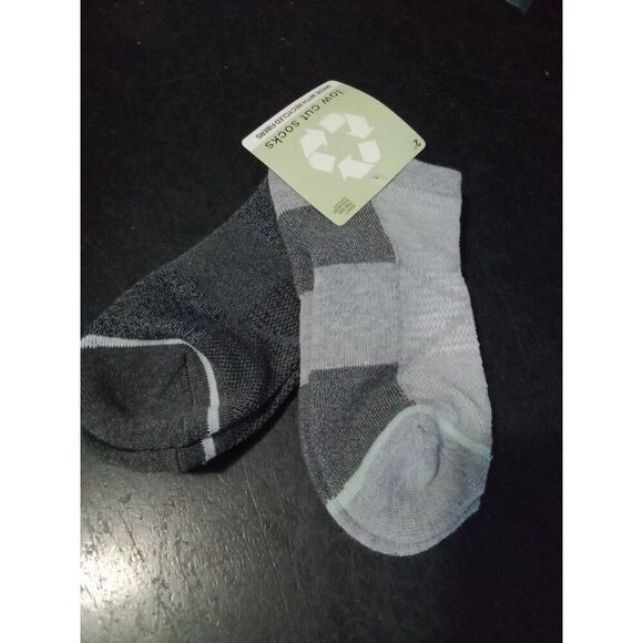 (#8) 2 pair low cut socks heather gray & charcoal gray adult OS - Picture 1 of 4